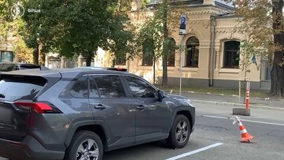 Bihus.Info: нардепи продовжують купувати елітні авто в період війни та записувати їх на родичів Bihus.Info: нардепи продовжують купувати елітні авто в період війни та записувати їх на родичів