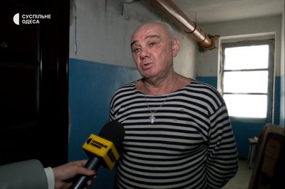 "Весь час летіли безпілотники": що кажуть мешканці будинку, у який влучив російський дрон "Весь час летіли безпілотники": що кажуть мешканці будинку, у який влучив російський дрон