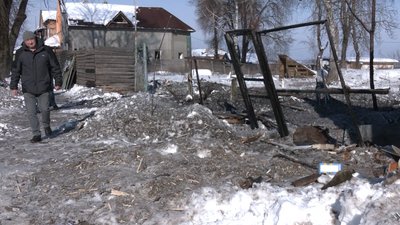 "Наш будинок підскочив, а у сусідки стеля впала": що розповідають очевидці атаки РФ по центру Новгорода-Сіверського "Наш будинок підскочив, а у сусідки стеля впала": що розповідають очевидці атаки РФ по центру Новгорода-Сіверського