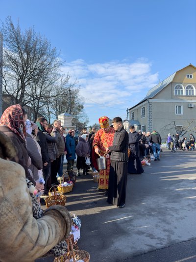 Освячення кошиків на Великдень Освячення кошиків на Великдень