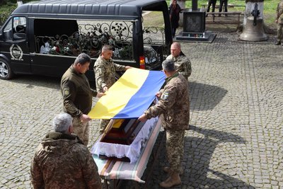 На Закарпатті попрощалися з полеглим захисником Петром Бойком На Закарпатті попрощалися з полеглим захисником Петром Бойком