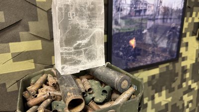 Експонат музею шматочок солі — пам'ять про Соледар Донецька область 2 липня 2025 рік Експонат музею шматочок солі — пам'ять про Соледар Донецька область 2 липня 2025 рік