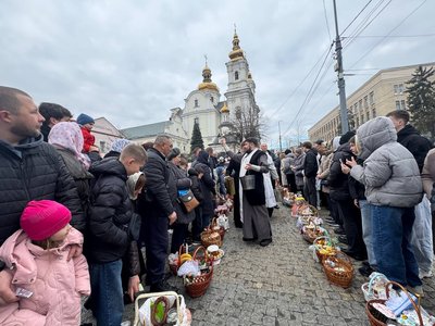 Освячення великодніх кошиків у Свято-Преображенському кафедральному соборі у Вінниці Освячення великодніх кошиків у Свято-Преображенському кафедральному соборі у Вінниці