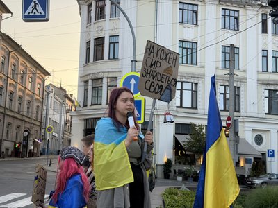 У Чернівцях пʼятий день триває акція протесту через відставку Федорова У Чернівцях пʼятий день триває акція протесту через відставку Федорова