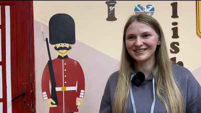 На Рівненщині матір-героїня очолює шкільний колектив, а вихідними веде весілля На Рівненщині матір-героїня очолює шкільний колектив, а вихідними веде весілля