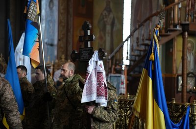 "Ніколи не бачив його зажуреним": у Черкасах попрощались із загиблим Максимом Зеленським "Ніколи не бачив його зажуреним": у Черкасах попрощались із загиблим Максимом Зеленським