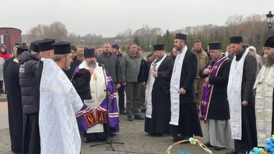 107 річниця бою: на Чернігівщині вшанували пам'ять Героїв Крут 107 річниця бою: на Чернігівщині вшанували пам'ять Героїв Крут