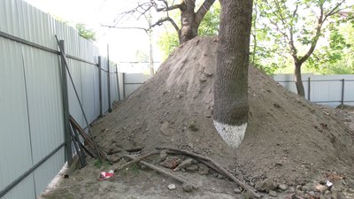 Торговий центр біля дитячого майданчика: жителі будинку у Костополі на Рівненщині вимагають зупинити будівництво Торговий центр біля дитячого майданчика: жителі будинку у Костополі на Рівненщині вимагають зупинити будівництво