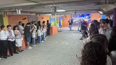 Останній дзвоник у Новобаварському районі Харкова Останній дзвоник у Новобаварському районі Харкова