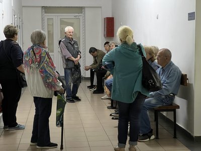 У Полтаві роблять безоплатне протезування зубів для пенсіонерів та ВПО: як скористатися послугою