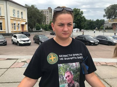 Пам'ятаємо про теракт в Оленівці — в Житомирі провели акцію на підтримку військовополонених та зниклих безвісти Пам'ятаємо про теракт в Оленівці — в Житомирі провели акцію на підтримку військовополонених та зниклих безвісти