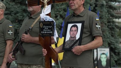 Із військовими Олександром Іллюком, Валерієм Рудишиним та Ігорем Мельничуком попрощались у Рівному