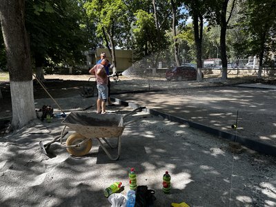 У Полтаві завершують будівництво першого у місті майданчик для гри в петанк