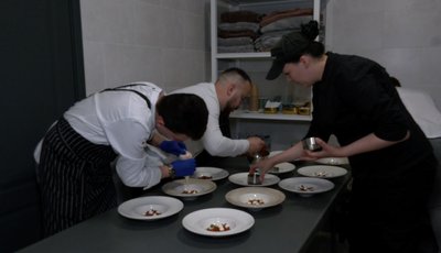 Авторські страви та аукціон: шеф-кухарі зібрали понад мільйон гривень для ЗСУ Авторські страви та аукціон: шеф-кухарі зібрали понад мільйон гривень для ЗСУ