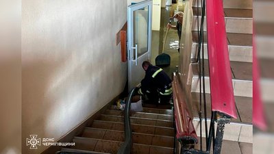 Повалені дерева, пошкоджені автівки та нема електроенергії: наслідки негоди на Чернігівщині Повалені дерева, пошкоджені автівки та нема електроенергії: наслідки негоди на Чернігівщині