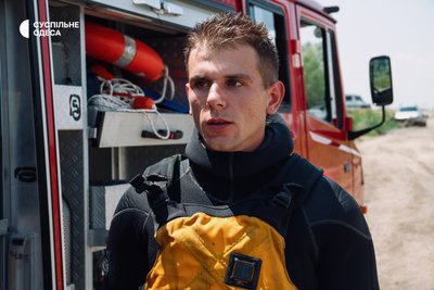 Пірнати на глибину та витягувати потопельників: як тренуються одеські водолази-рятувальники Пірнати на глибину та витягувати потопельників: як тренуються одеські водолази-рятувальники