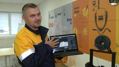 "Ти або на війні, або для війни": рівнянин друкує деталі для дронів на 3D-принтері "Ти або на війні, або для війни": рівнянин друкує деталі для дронів на 3D-принтері