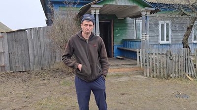 Трактор, в який влучив дрон, стояв біля дому, де живе сім'я з дітьми: подробиці атаки РФ по Іванівці на Семенівщині Трактор, в який влучив дрон, стояв біля дому, де живе сім'я з дітьми: подробиці атаки РФ по Іванівці на Семенівщині