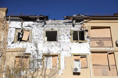 Артилерією – по будинках. Війська РФ вкотре обстріляли Центральний район Херсона Артилерією – по будинках. Війська РФ вкотре обстріляли Центральний район Херсона
