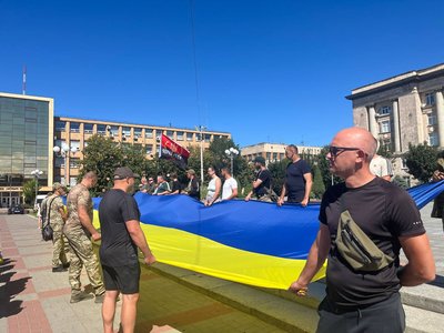 «Щоб про них не забували»: У Черкасах відкрили меморіальні таблички на честь захисників «Щоб про них не забували»: У Черкасах відкрили меморіальні таблички на честь захисників