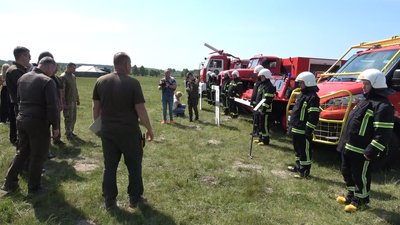 На Житомирщині лісівники та рятувальники з трьох областей України провели спільні навчання На Житомирщині лісівники та рятувальники з трьох областей України провели спільні навчання