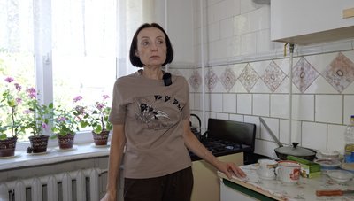 «Інколи це виснажує»: історія черкащанки, яка три роки доглядає маму з деменцією