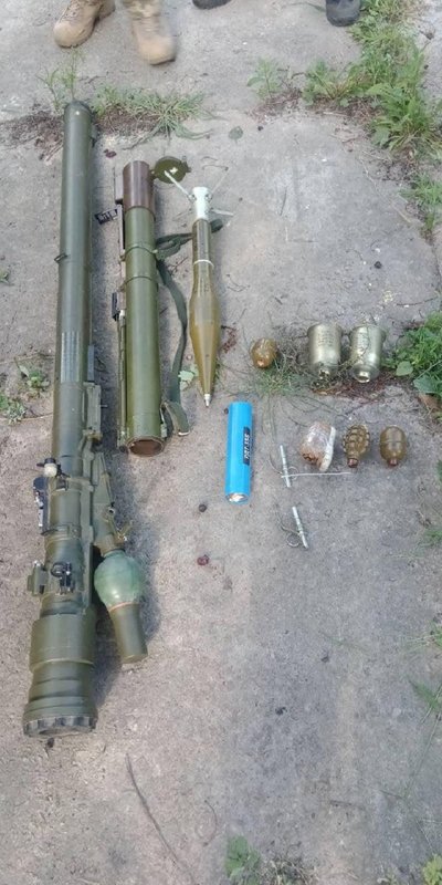 У будинку на Макарівщині знайшли схрон зі зброєю та боєприпасами