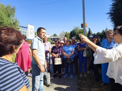 У Камʼянці місцеві жителі проти побудови кавʼярні поряд зі стелою Героїв У Камʼянці місцеві жителі проти побудови кавʼярні поряд зі стелою Героїв
