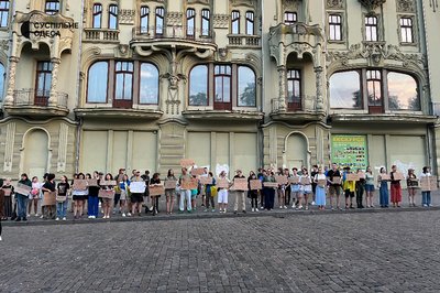 В Одесі триває акція проти підписання законопроєкту, що послаблює НАБУ та САП В Одесі триває акція проти підписання законопроєкту, що послаблює НАБУ та САП