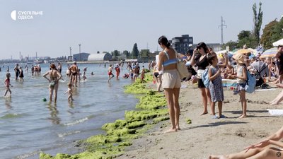 Відпочинок на закритому пляжі біля Будинку Павлових в Одесі Відпочинок на закритому пляжі біля Будинку Павлових в Одесі