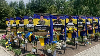 У Матвіївці на Запоріжжі відкрили Алею Героїв присвячену загиблих військовослужбовцям У Матвіївці на Запоріжжі відкрили Алею Героїв присвячену загиблих військовослужбовцям