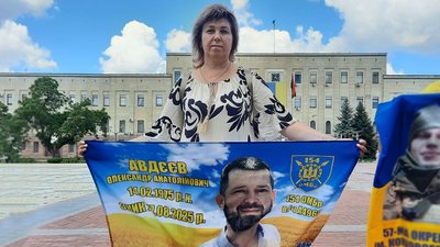 "5-й день народження в неволі": у Кропивницькому автопробігом нагадали про полонених та зниклих бійців "5-й день народження в неволі": у Кропивницькому автопробігом нагадали про полонених та зниклих бійців