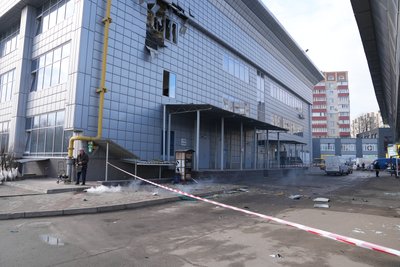 “Дуже страшно”: дрон влучив в приміщення місцевого ринку в Сумах “Дуже страшно”: дрон влучив в приміщення місцевого ринку в Сумах