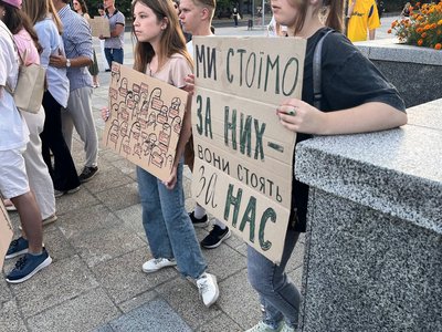 «Почуйте народ України»: у Черкасах містяни пройшли протестною ходою за повернення Федорова «Почуйте народ України»: у Черкасах містяни пройшли протестною ходою за повернення Федорова