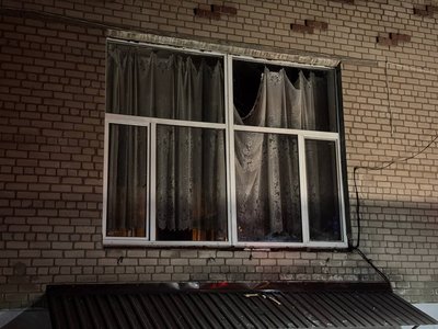 Війська РФ атакували Дніпро: поранені двоє дітей, виникла пожежа на території навчального закладу Війська РФ атакували Дніпро: поранені двоє дітей, виникла пожежа на території навчального закладу