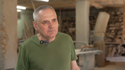 70% роботи виконують вручну: як батько із сином розвивають столярну справу у Бахмачі на Чернігівщині 70% роботи виконують вручну: як батько із сином розвивають столярну справу у Бахмачі на Чернігівщині