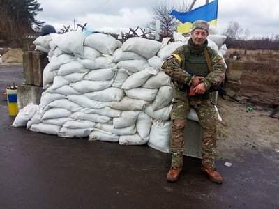"Чекав росіян, а просив хліба у нас": Віталій Запека з Полтави про "ждунів", черги на війну та книги "Чекав росіян, а просив хліба у нас": Віталій Запека з Полтави про "ждунів", черги на війну та книги