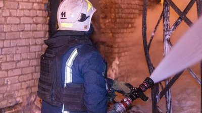 Пожежа у Немишлянському районі Харкова вночі 6 жовтня 2025 року після атаки "Шахедів" Пожежа у Немишлянському районі Харкова вночі 6 жовтня 2025 року після атаки "Шахедів"