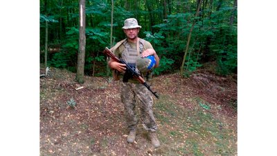 На Чернігівщині провели в останню путь загиблих бійців: Сергія Андрійка та Олега Гавриленка На Чернігівщині провели в останню путь загиблих бійців: Сергія Андрійка та Олега Гавриленка