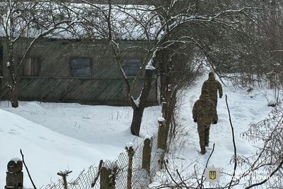 Працівники поліції, які розшукують зниклу 13-річну дівчинку Працівники поліції, які розшукують зниклу 13-річну дівчинку