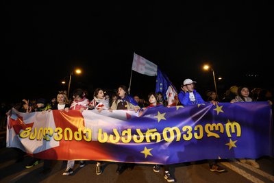 Біля парламенту Грузії почався мітинг опозиції Біля парламенту Грузії почався мітинг опозиції