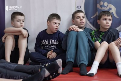 "До кожного свій підхід": історія тренера, який працює з дітьми з інвалідністю, сиротами та ВПО "До кожного свій підхід": історія тренера, який працює з дітьми з інвалідністю, сиротами та ВПО
