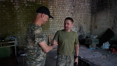 Майже рік пробули на позиції в оточенні військ РФ. Інтерв'ю з військовими 128-ї ОВМБр Майже рік пробули на позиції в оточенні військ РФ. Інтерв'ю з військовими 128-ї ОВМБр