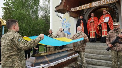У Мукачеві попрощалися із загиблим захисником Юлієм Калі У Мукачеві попрощалися із загиблим захисником Юлієм Калі