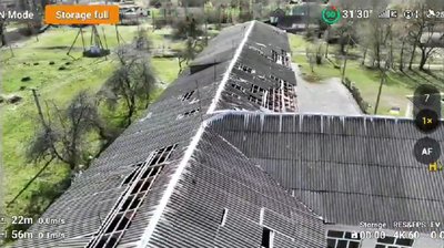 Буревій на Волині зірвав дах ліцею і викорчував дерево Буревій на Волині зірвав дах ліцею і викорчував дерево