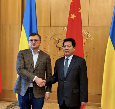 Спецпредставник уряду КНР Лі Хуей і глава МЗС України Дмитро Кулеба, Київ, травень 2023 Спецпредставник уряду КНР Лі Хуей і глава МЗС України Дмитро Кулеба, Київ, травень 2023