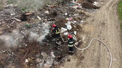 Рятувальників викликали на гасіння сміттєзвалища Рятувальників викликали на гасіння сміттєзвалища