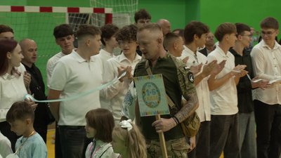 Тато-військовий приїхав на перший дзвоник до сина в ліцей у Рівному