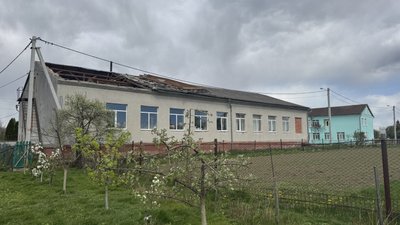 Ліцей, вітер, дах, Черніїів, Івано-Франківщина Ліцей, вітер, дах, Черніїів, Івано-Франківщина