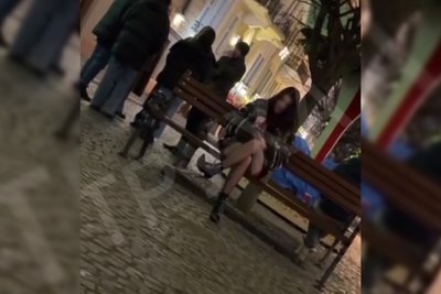 на вулиці кобилянської дівчина співала російські пісні на вулиці кобилянської дівчина співала російські пісні